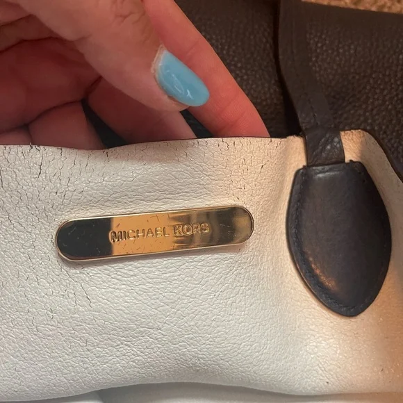 Michael Kors two totes in one reversible open tote with matching wristlet - Picture 12 of 13